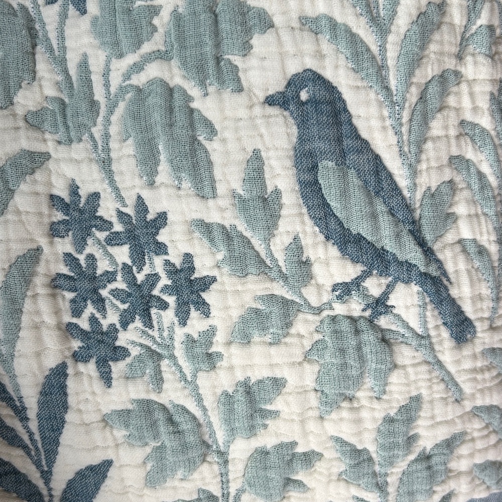 Quilted 100% Organic Cotton Bedspread KING Luxury Birds in Spring New With Tags - Picture 4 of 15